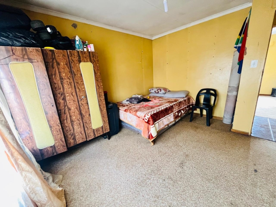 3 Bedroom Property for Sale in Molifi Tau Kloof Free State